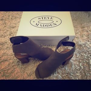 Steve Madden Ankle Bootie / Pump